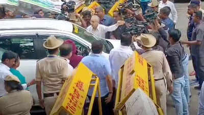 Senior citizen stops Karnataka CM’s car, wants parking issue fixed