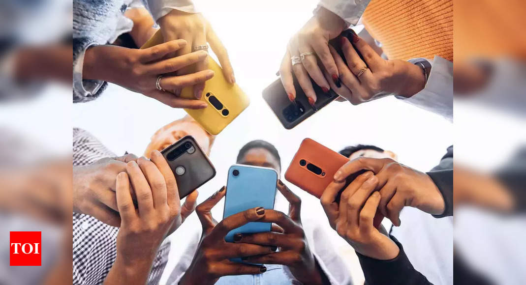 Smartphone shipments continue to fall, but how worst may be over – Times of India