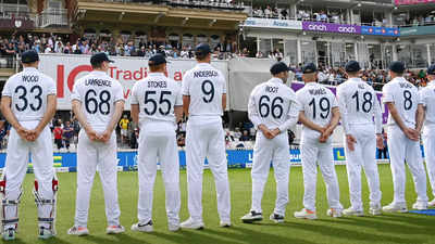 Ashes: England cricketers swap jerseys in support of dementia patients