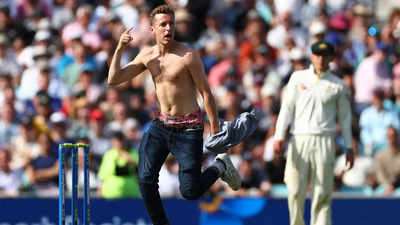 5th Ashes Test: Pitch invader disrupts play on Day 3 at The Oval
