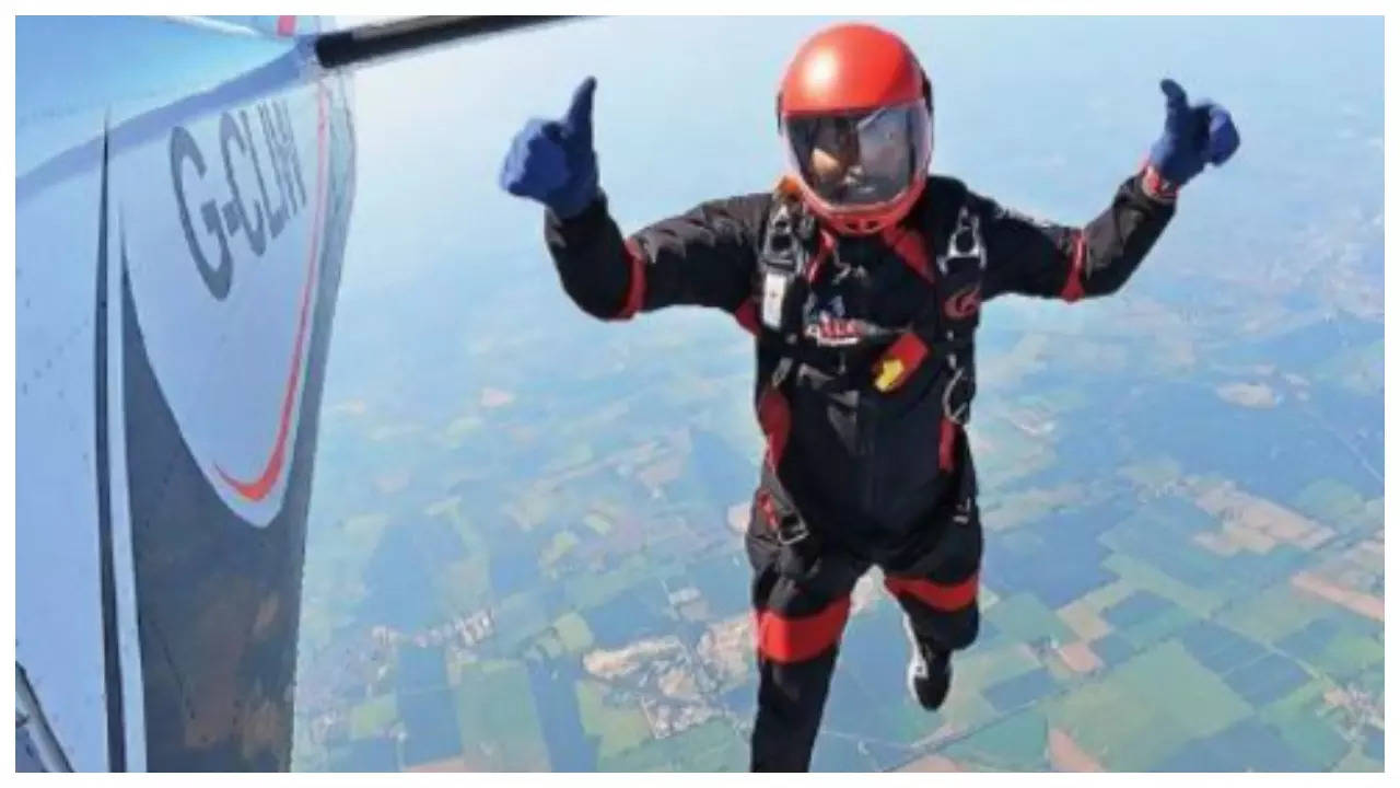 Skydiving World Record: Indian Citizen Jithin Vijayan Jumped Off A Plane  13Km High Creating World'S Highest Skydiving Record | India News - Times Of  India