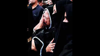 Teary-eyed mourners recall Karbala martyrs