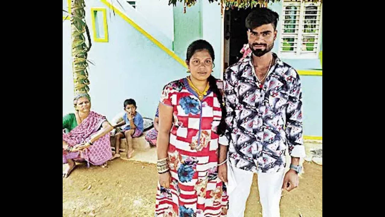 Another cross-border love: Sri Lankan woman weds man from Andhra Pradesh |  Amaravati News - Times of India