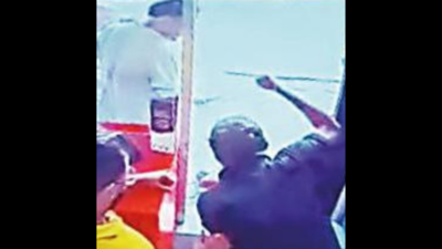 Kolkata: Employee beats customer to death at Dhakuria liquor shop