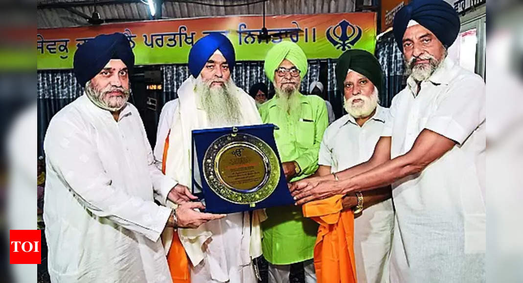 Tourism: Akal Takht Jathedar On Trip To Bengal, Visits Kol Gurdwaras ...