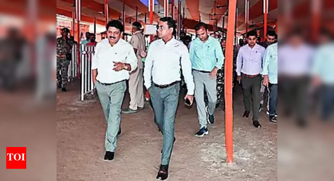 Government: Godda Mp Slams Govt Over Shravani Mela Preparations ...