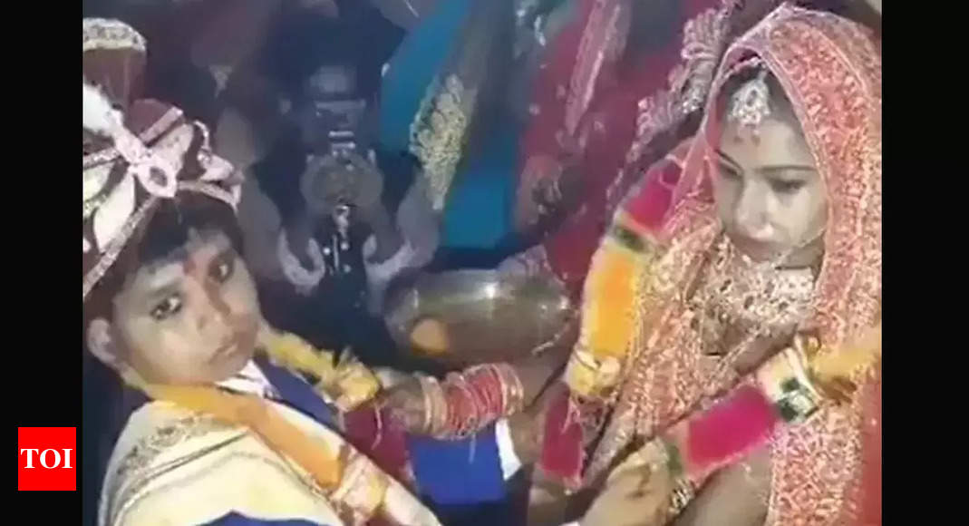 Rab Ne Bana Di Jodi: 3-foot groom marries 4-foot bride in Bihar | Patna News