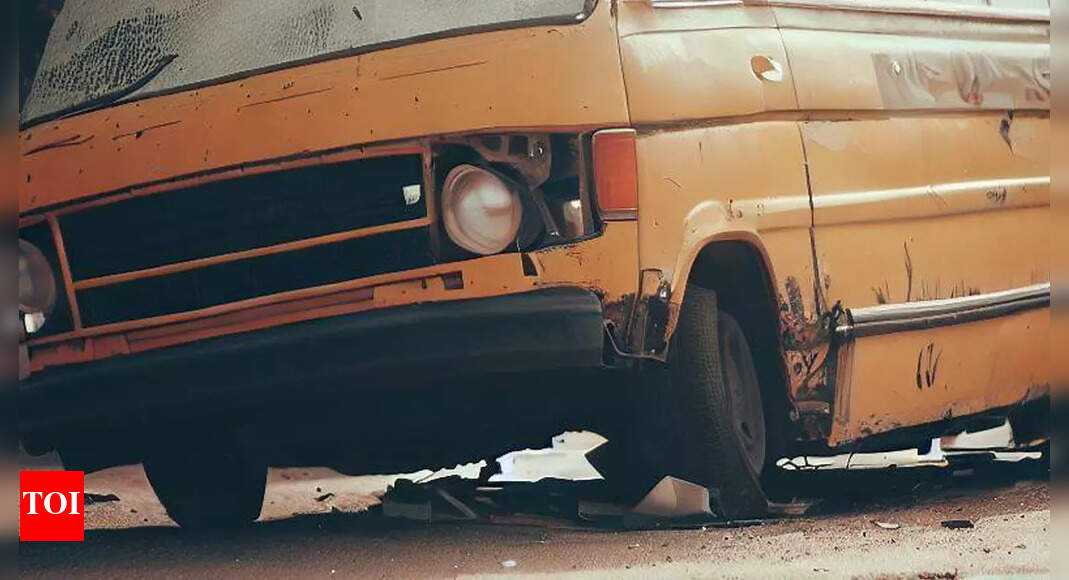 UP School Bus Accident: School van rammed by loader, 7-year-old girl dead, 7 children injured in UP's Pratapgarh | Allahabad News - Vimarsana News