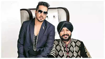 Are Daler Mehndi and Mika Singh all set to star as actors in the Akshay Kumar and Arshad Warsi starrer 'Welcome 3'? Here's what we know...