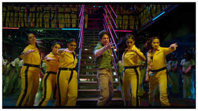 Zinda Banda: Shah Rukh Khan delivers an energetic and massy number with his girl gang!