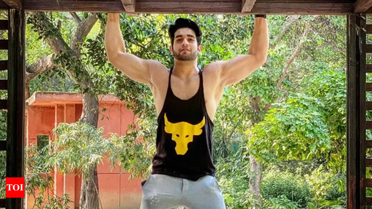 The neighbourhood gym wale bhaiya is now a fitness influencer. And busting  workout myths