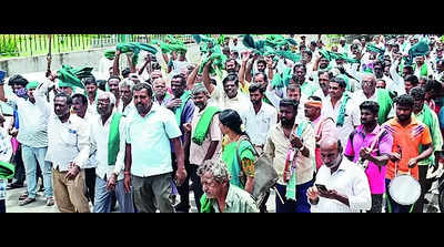 Farmers demand FRP of ₹4,500 per tonne of cane