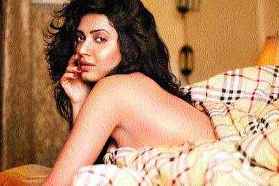 Karishma strips for a music video