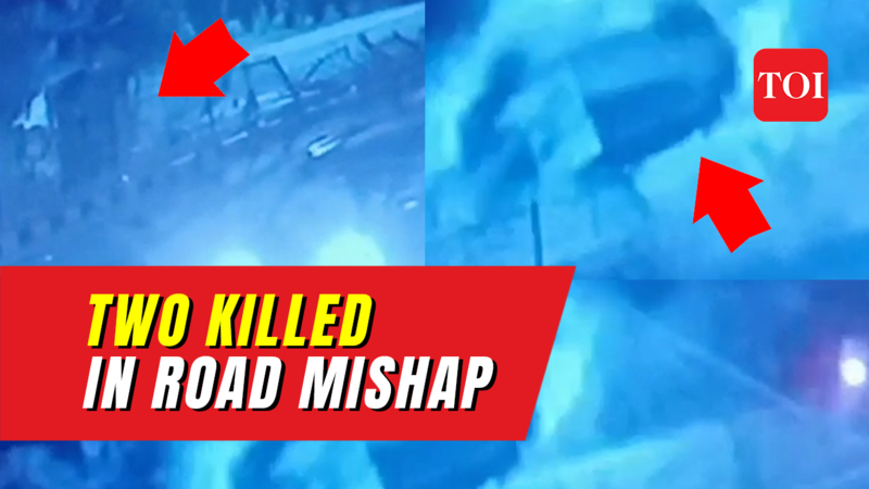 CCTV: Two killed as speeding car rams into divider on Chhindwara-Nagpur ...