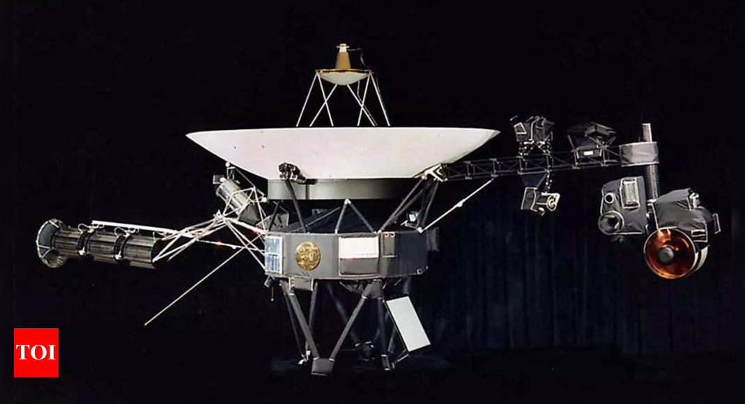 Nasa hears signal from Voyager 2 spacecraft after mistakenly cutting contact