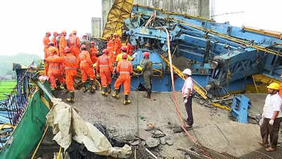 4 engineers among 20 killed as 2k-tonne launcher & girder collapse at e-way project site in Thane