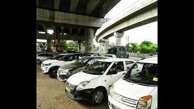 Space below MP Nagar flyover muddled with illegal parking