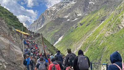 984 more Amarnath pilgrims leave from Jammu for cave shrine of 'Baba Barfani'