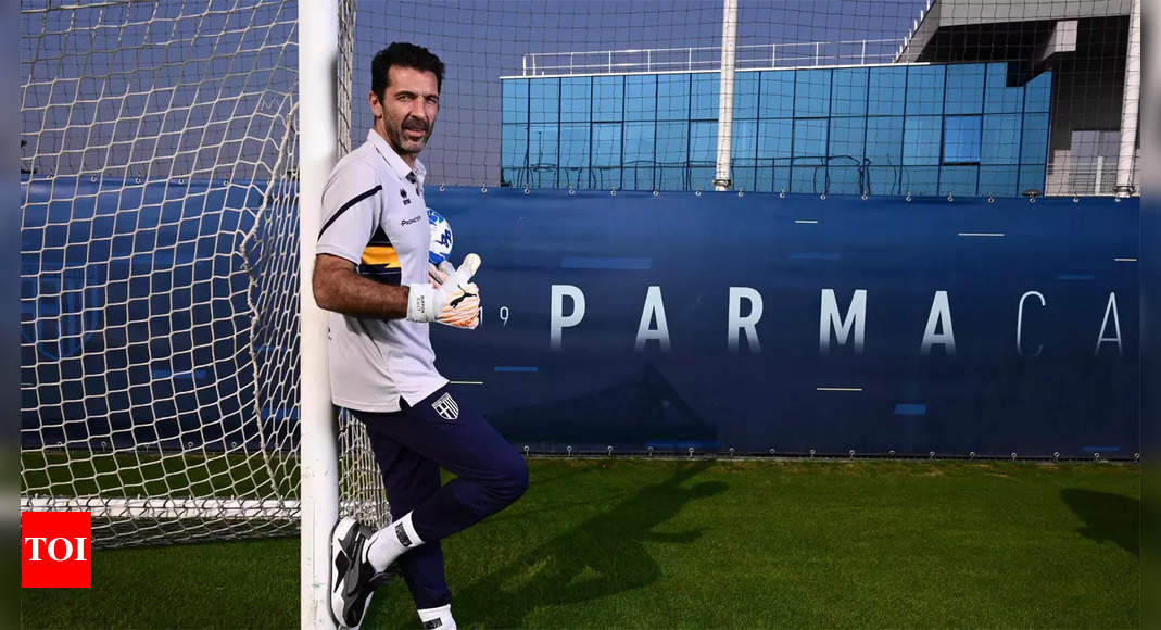 Il portiere italiano Gianluigi Buffon appenderà i guanti al chiodo dopo 28 anni  notizie di calcio