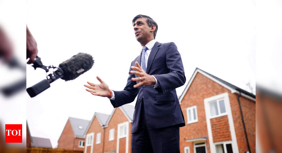 Rishi Sunak: Protesters drape home of UK PM Sunak in black fabric over ...