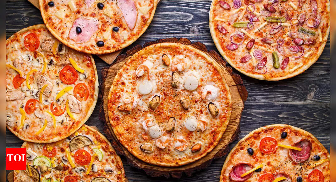 VIRAL: This desi Moong Dal Pizza with cheese is all you need today - Vimarsana News