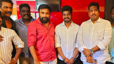 Sasikumar and Jai celebrate the 'Subramaniapuram' re-release with fans ...