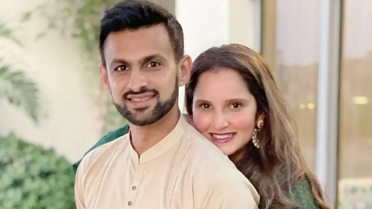 Divorce of Sania Mirza-Shoaib Malik subject of speculation again after  Malik changes Insta bio | Off the field News - Times of India