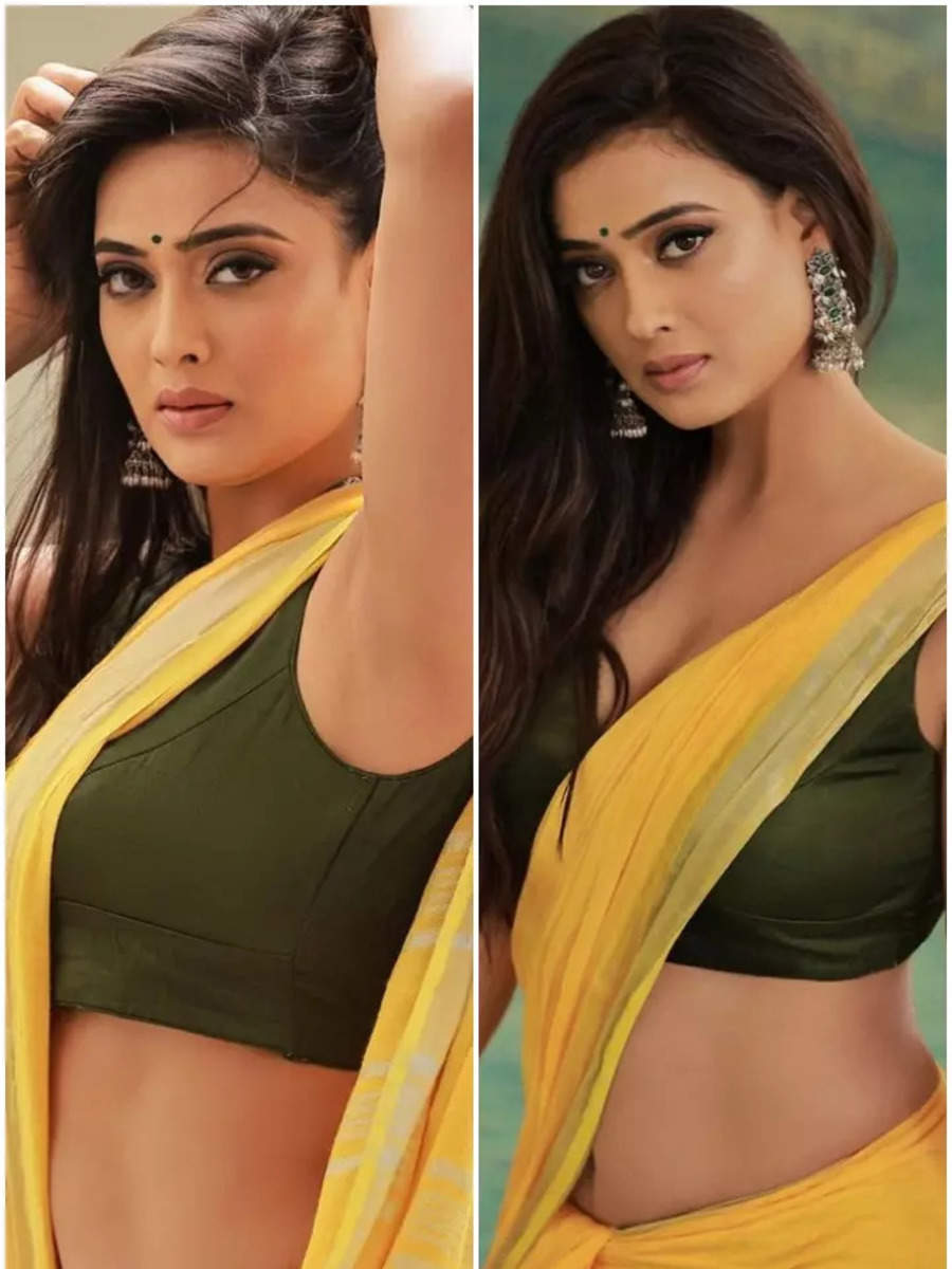 hot woman,Saree,beautiful,clevage - AI Generated Artwork - NightCafe Creator