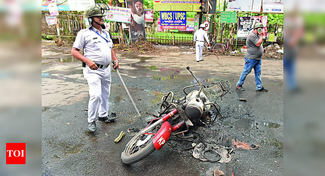 Injured: 3 Cops In Hospital, 11 Persons Arrested | Kolkata News - Times ...