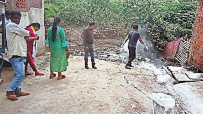 Clean waterlogged low-lying areas across JSR: E S’bhum DC to officials