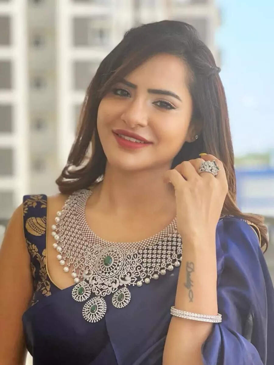 Beautiful saree looks of Ashu Reddy | Times of India