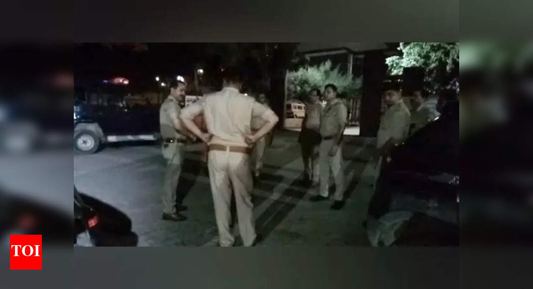 6 devotees killed, 8 injured in UP’s Hathras as truck hits tractor-trolley | Agra News