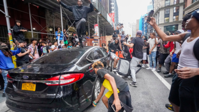 Violence, chaos erupt in New York park as online influencer's giveaway goes awry