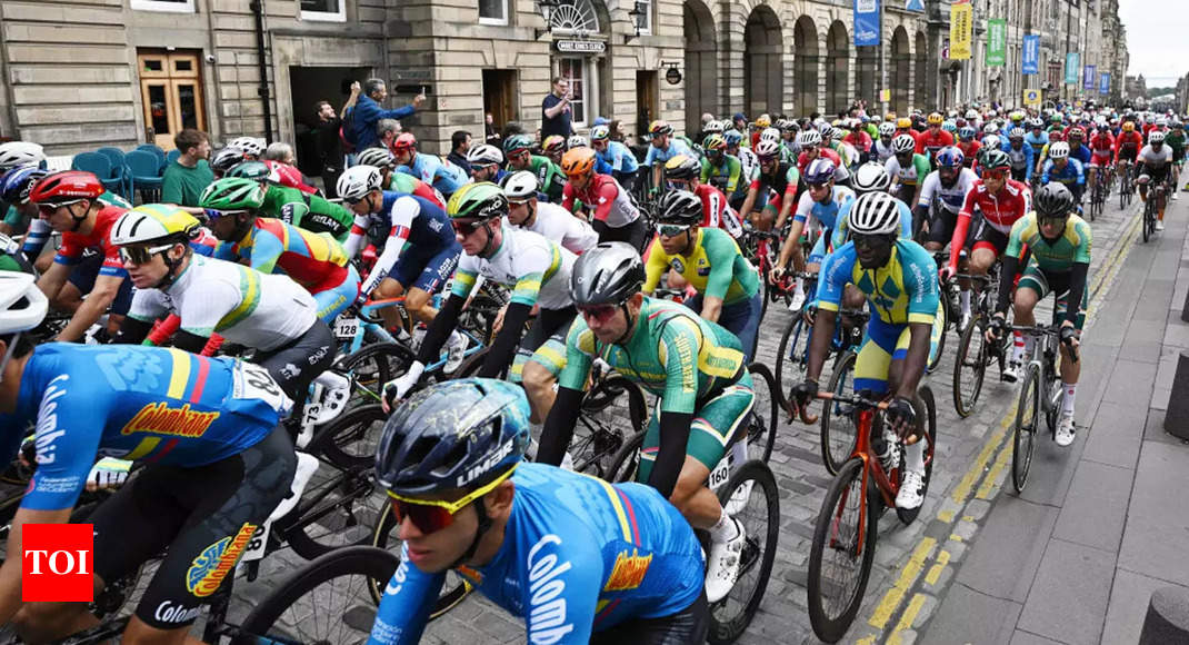 Protesters halt men s World Cycling Championships road race