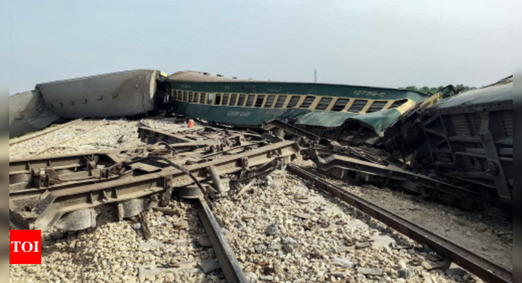 At least 28 killed, nearly 100 injured after train derails in Pakistan