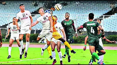 10-man East Bengal held after conceding two late goals