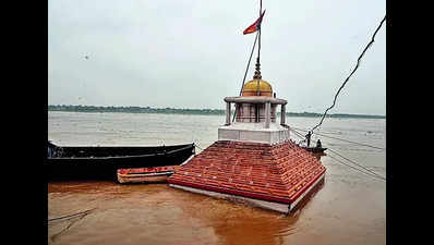 Ganga rises at alarming pace; admin activates flood posts, controls rooms