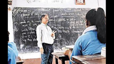 520 pupils share three classrooms and blackboards