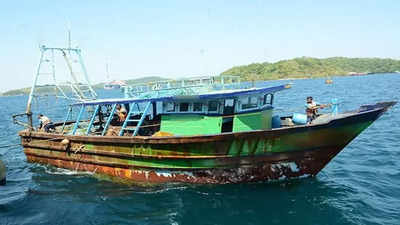 Sri Lankan navy detains 10 Indian fishermen