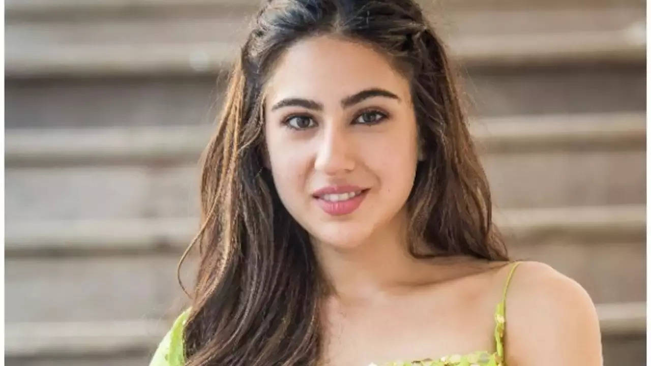 Sara Ali Khan shares fun pictures with her friends, calls it purest love  - Pics inside | Hindi Movie News - Times of India
