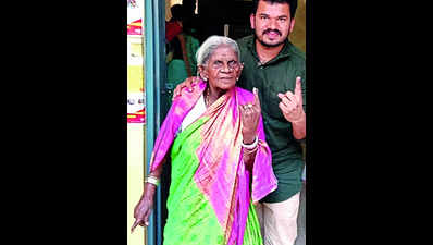 Thimmakka suffers fractures after fall