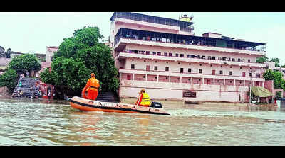 Ganga continues to rise; NDRF, PAC increase vigil