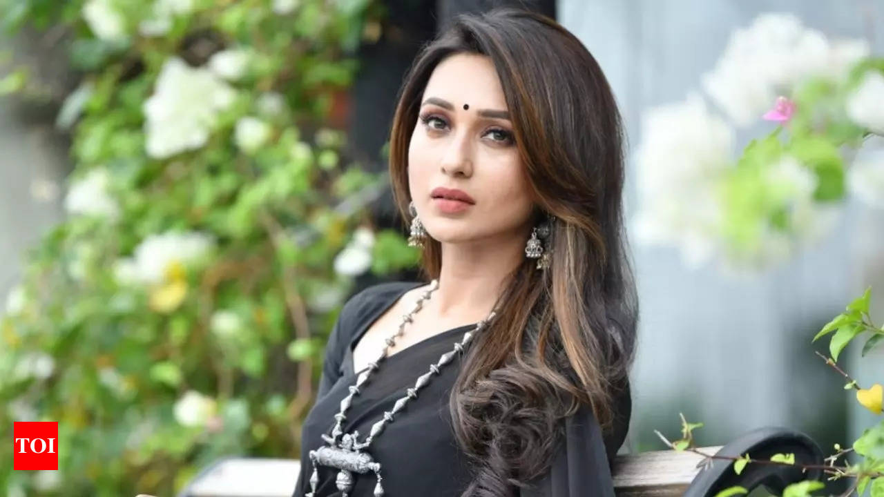 Actress-politician Mimi Chakraborty to make OTT debut in a Tota Roy  Choudhury starrer? - Times of India