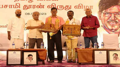 Mu Elangovan gets Tamil Wiki-Thooran Award 2023