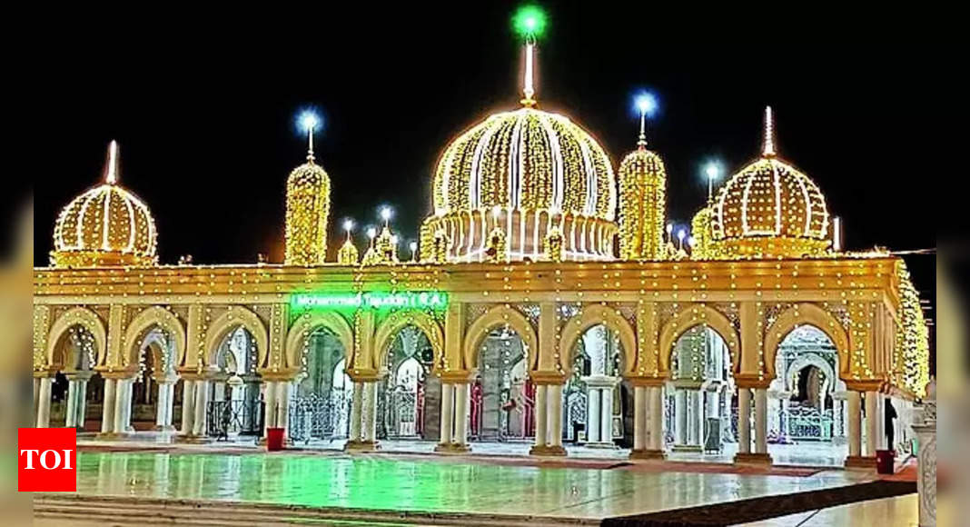 Hazrat Tajuddin Baba Dargah,... - Nagpurian Orange City - NOC | Facebook