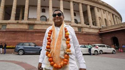 Wearing tomato garland, AAP MP Sushil Gupta enters Parliament