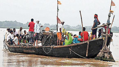 Flood threat as many north Bihar rivers in spate, traffic disrupted