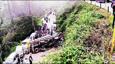 4 killed, 2 injured in two road accidents in Shimla