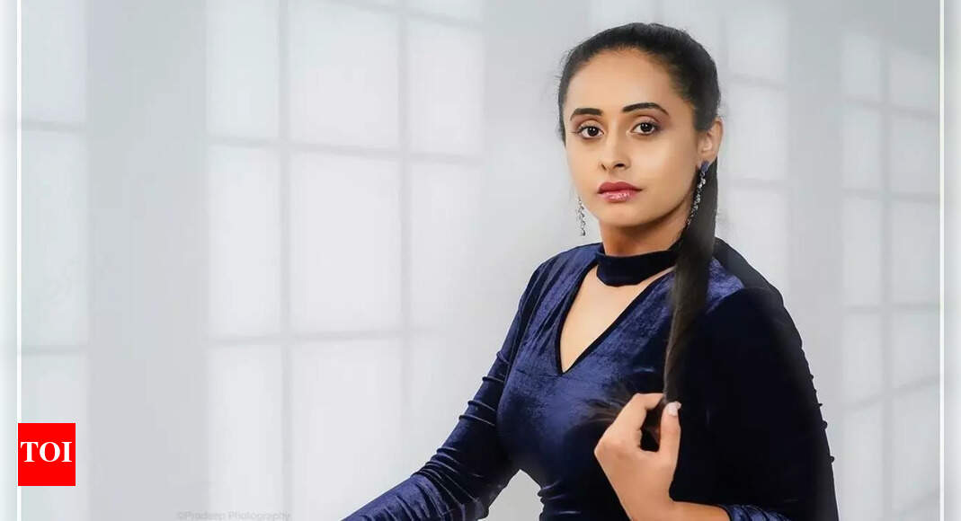 Puttakkana Makkalu's Sneha aka Sanjana Burli surprises fans with a never-seen-before look; stuns