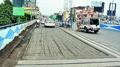 Maa work brings AJC Bose Rd flyover traffic to a crawl
